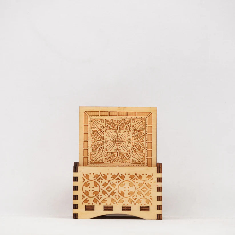 One Piece Automatic Music Box – Wooden Anime Collectible with Iconic Pirate Tune